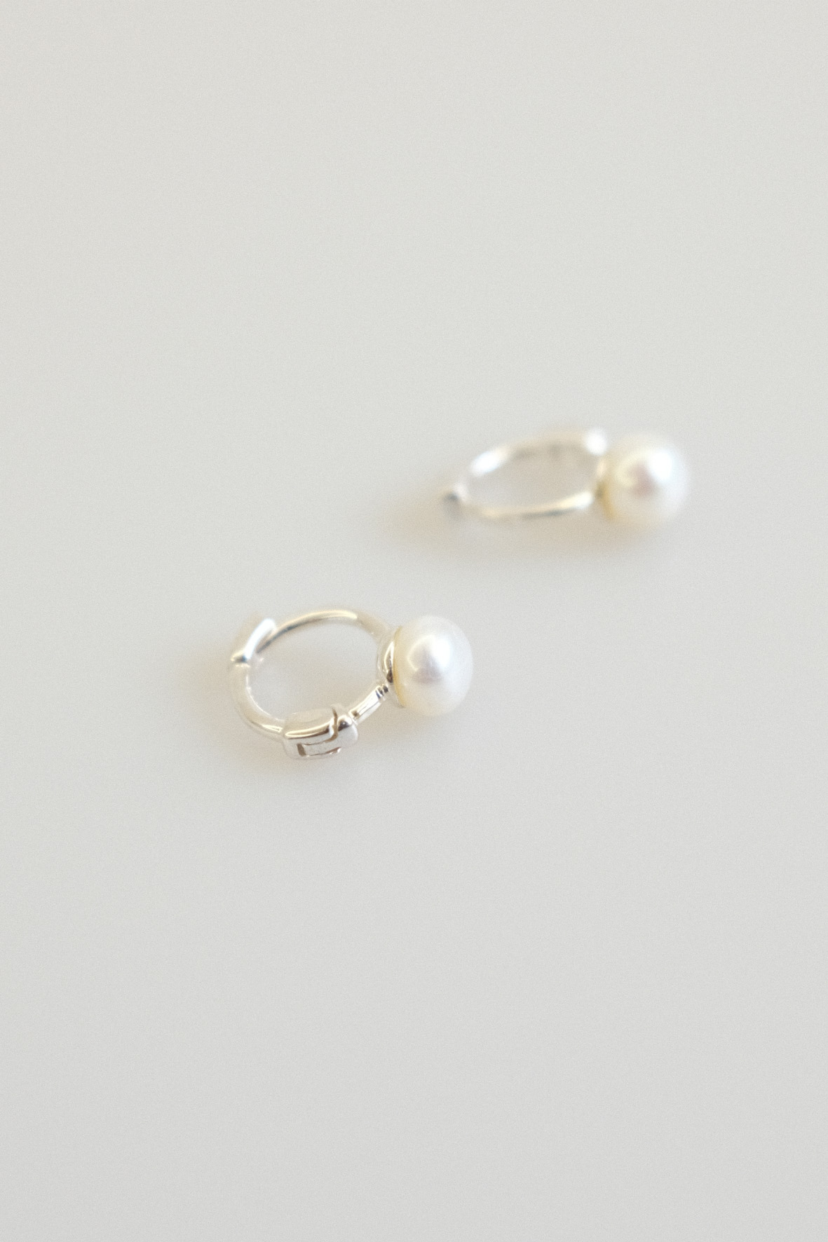 Mini pearl silver earrings