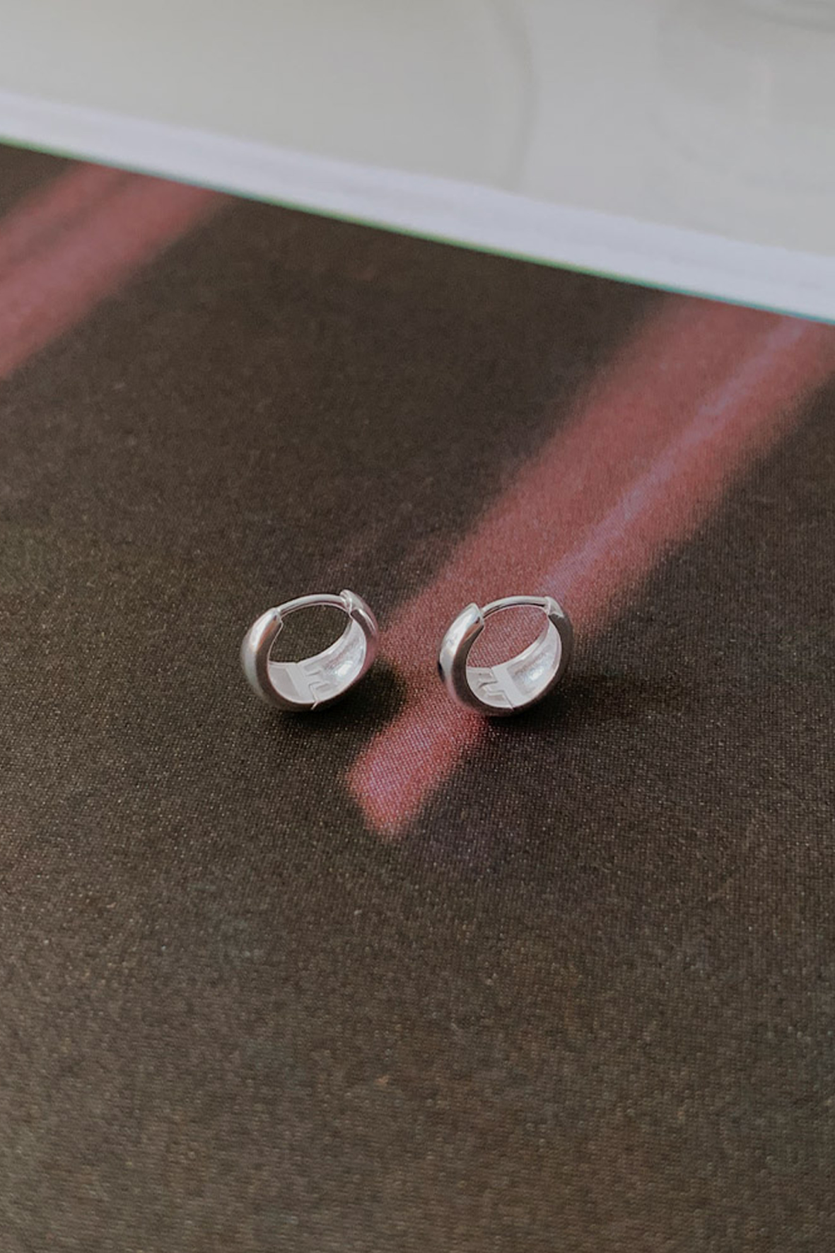 Mini drop silver round earrings
