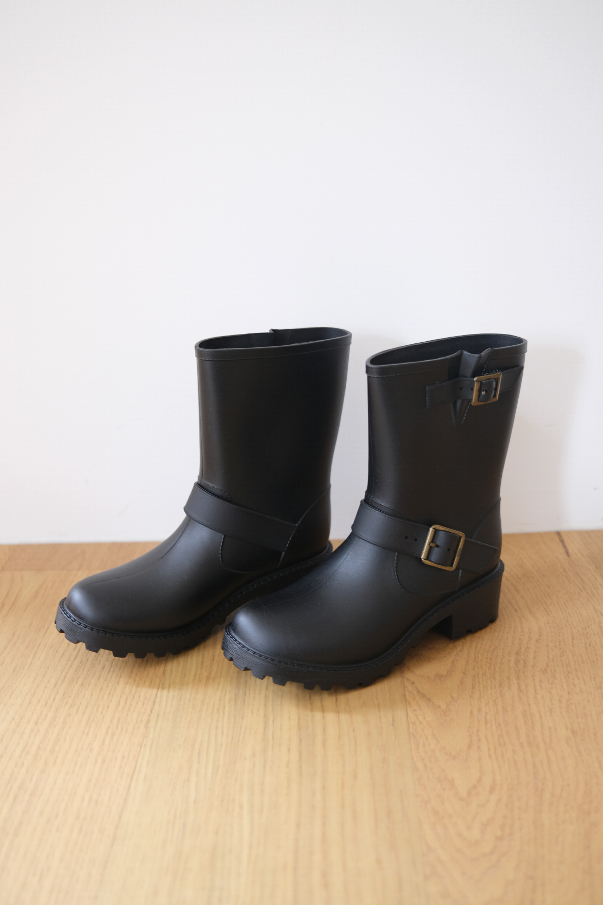Buckle half rain boots